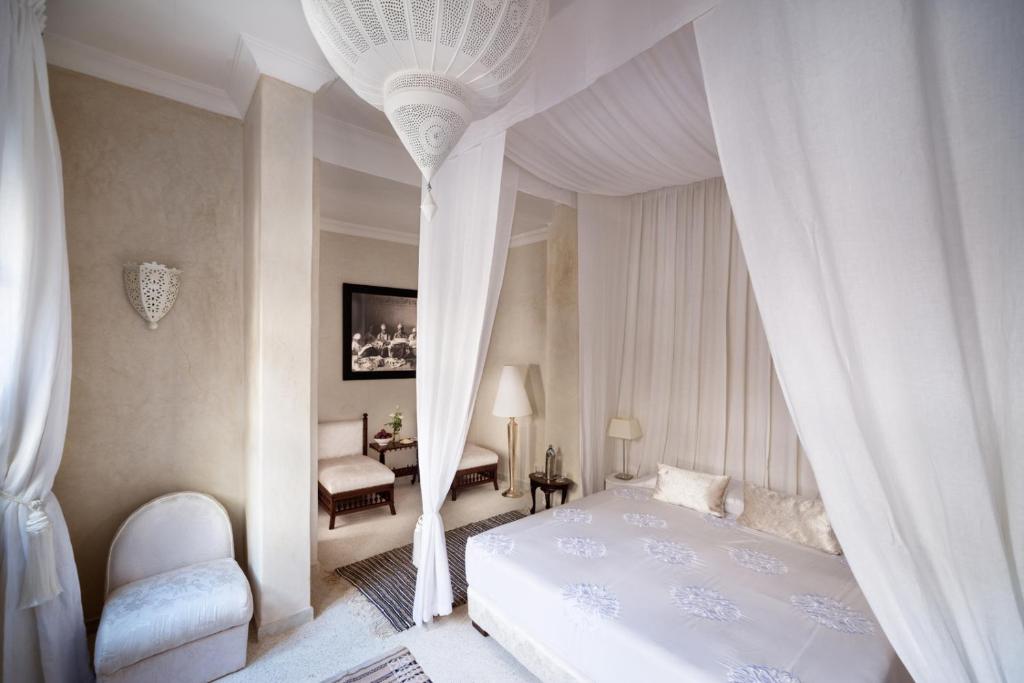 chambre blanche riad kheirredine - luxe marrakech