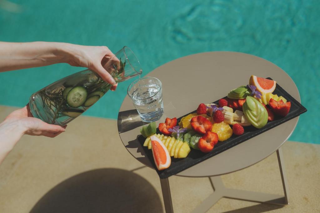 fruit piscine hotel deux tours luxe marrakech