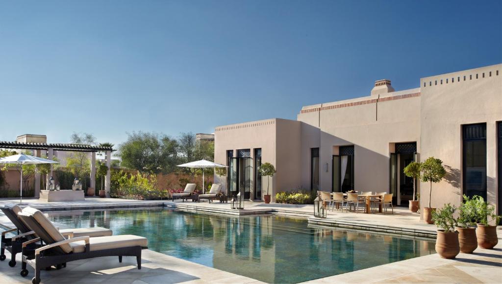 piscine exterieur hotel luxe four seasons marrakech