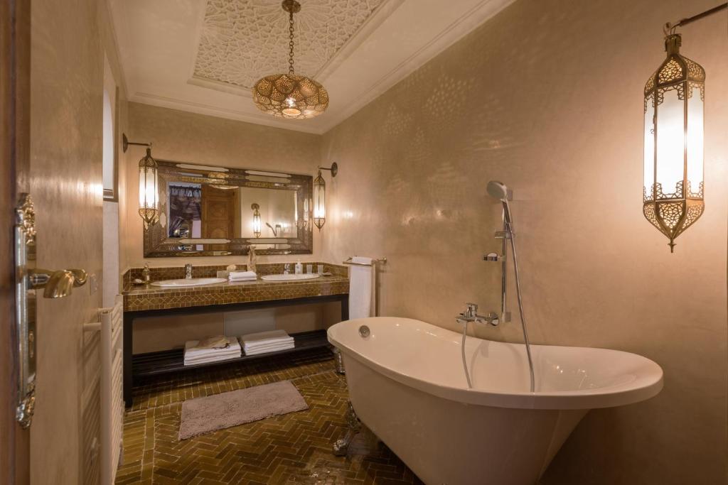 salle de bain riad kheirredine - luxe marrakech